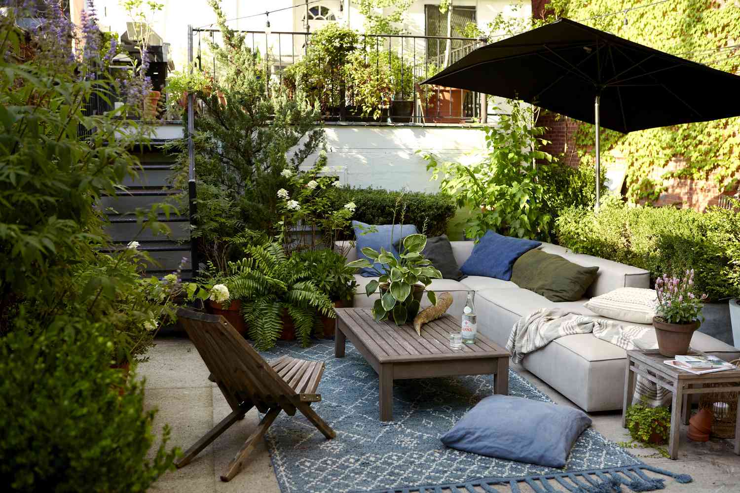 Outdoor Living Gardens -Outdoor Living Gardens Manscapers MelsHouse UmbrellaSeating2 fed48f57dd16475bbb5d6a91c0929c28